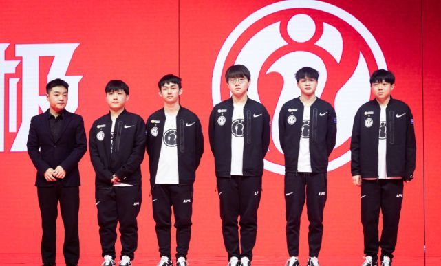 帮助她们在 帮助她们在